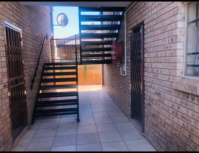 2 BEDROOM APARTMENT FOR SALE IN RUSTENBURG CENTRAL